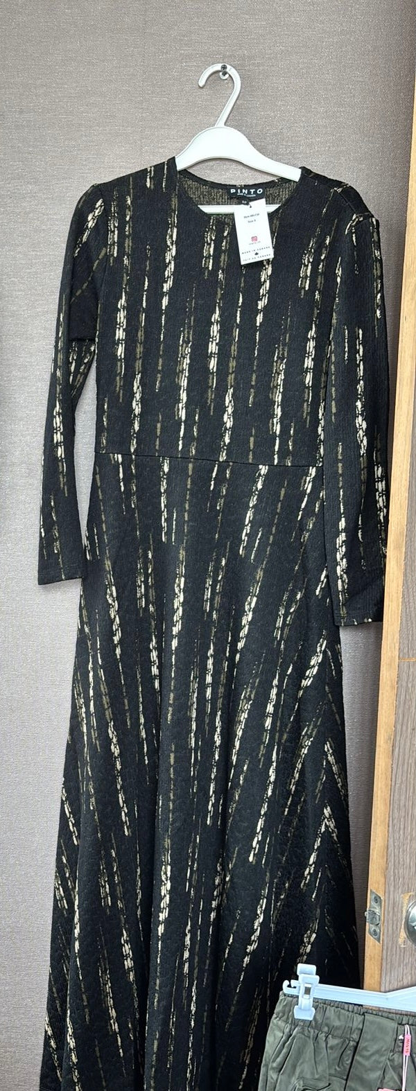 H PIN 590 BLACK DRESS